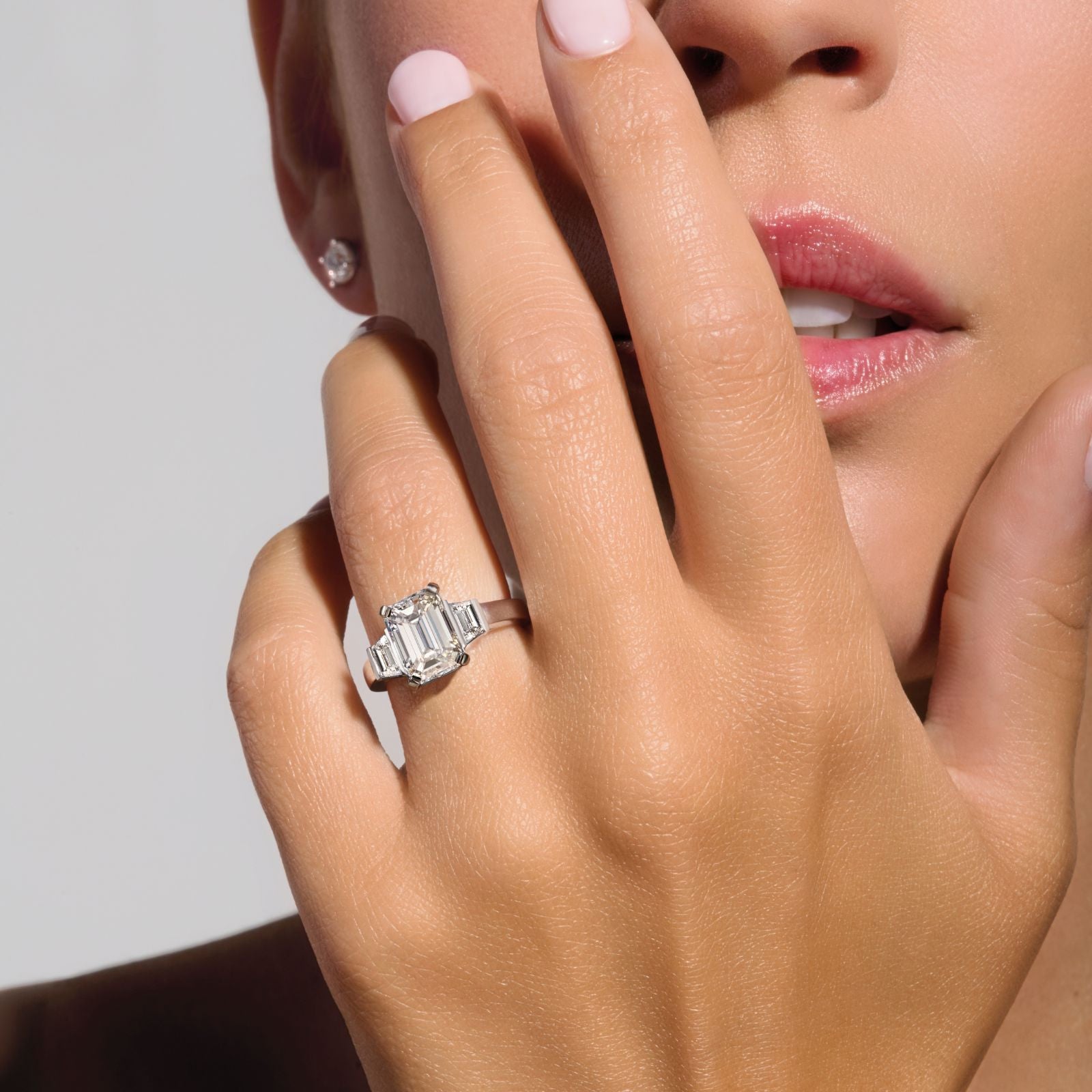 TrapèzeSolitaire, or blanc, diamants taille émeraude, diamants - PF