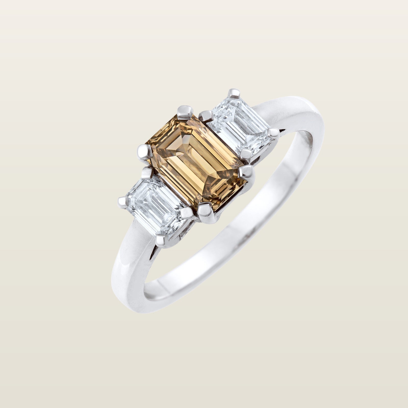 Trilogie taille émeraude fancy brown