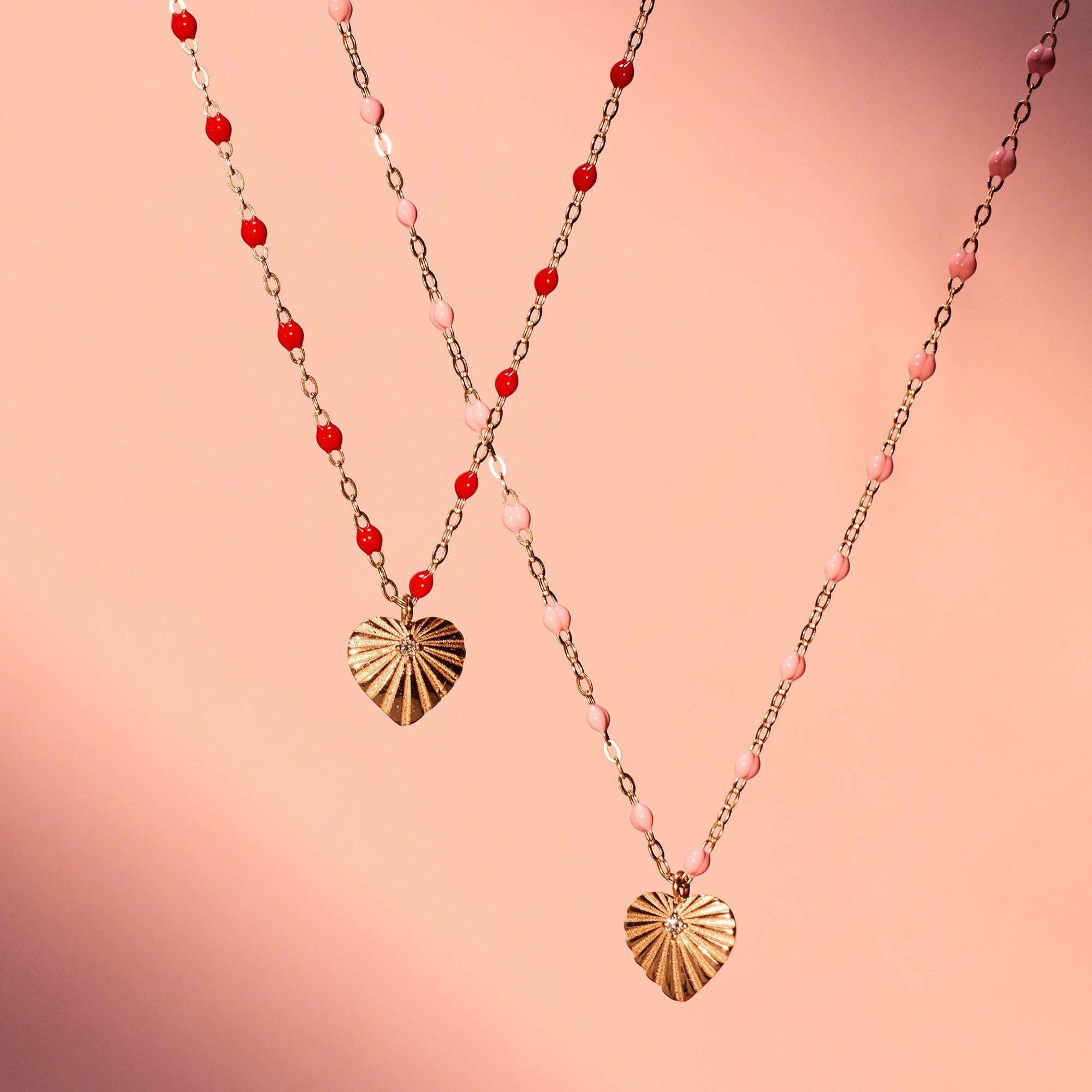 cou de femme avec un assortiment de colliers Gigi Clozeau