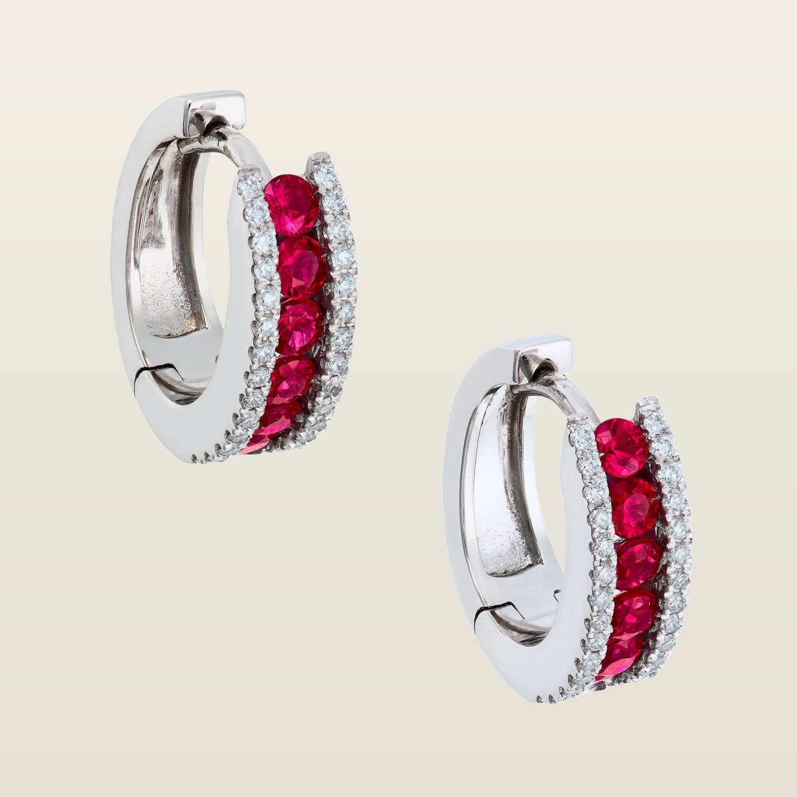 CassiopéeBoucles d'oreilles, or blanc, rubis, diamants  - MIL