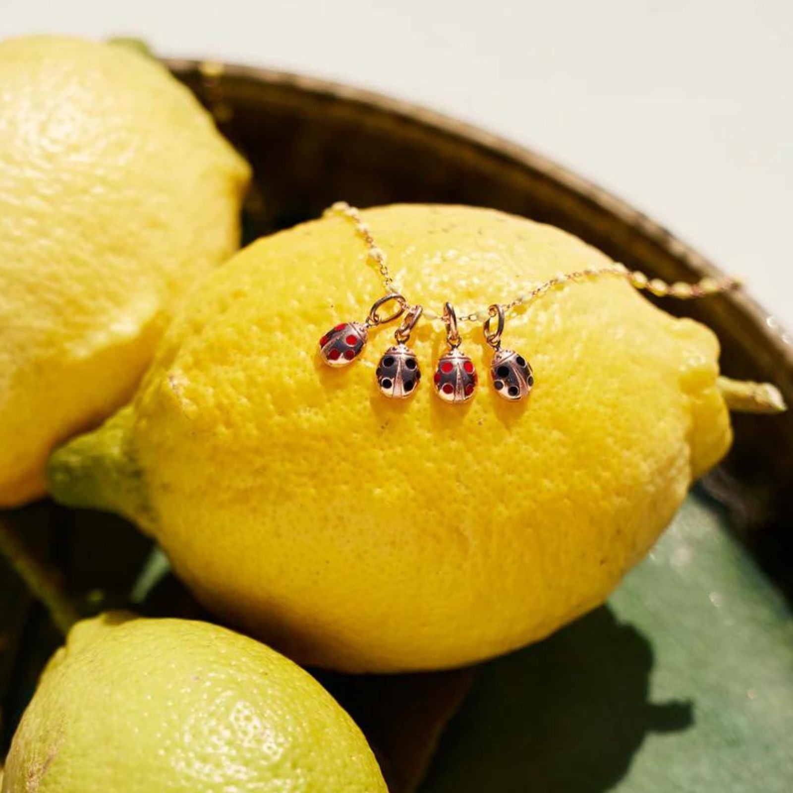 LadybugPendentif, Gigi Clozeau, or, résine - GIGI