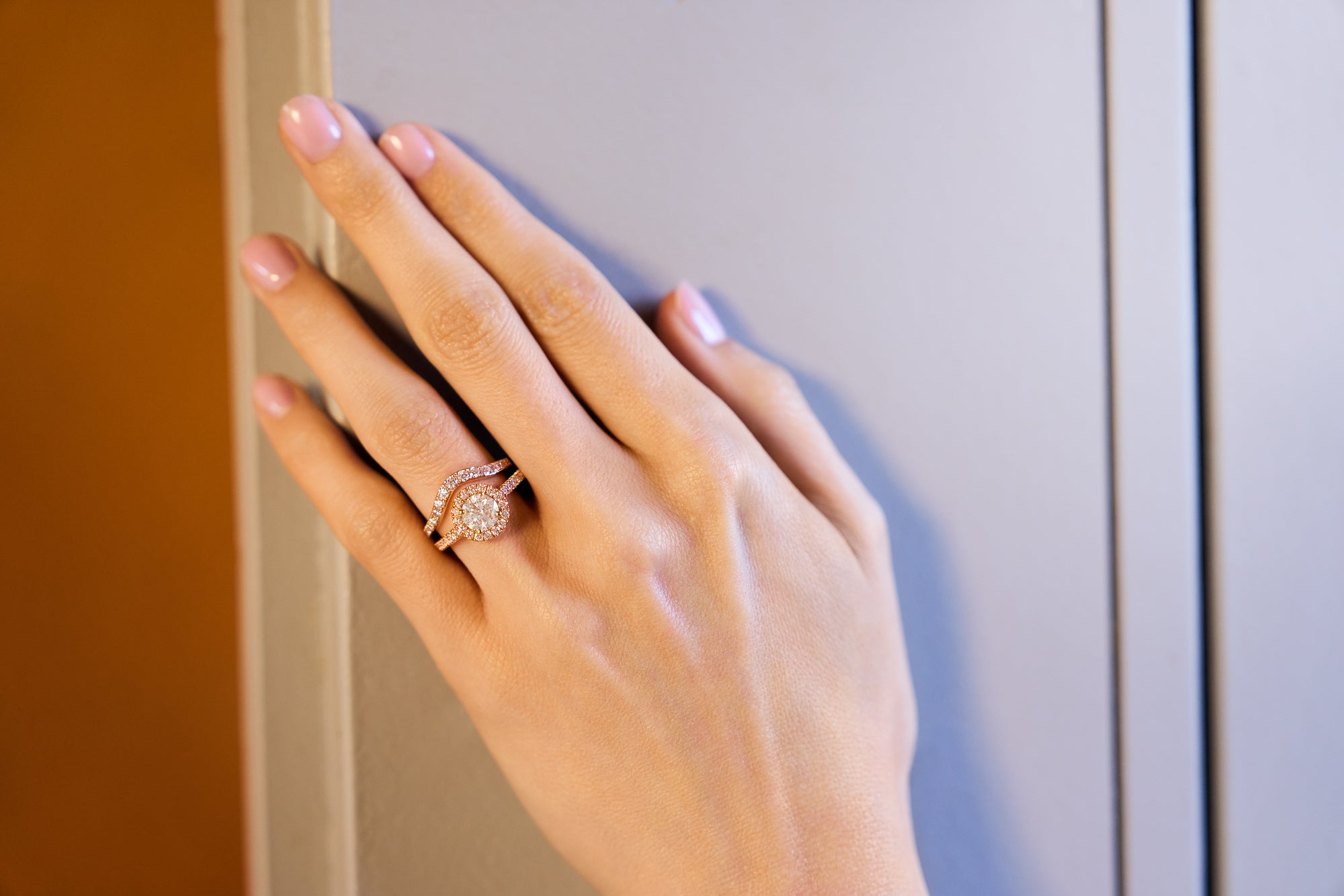 solitaire diamants naturels et alliance vague 