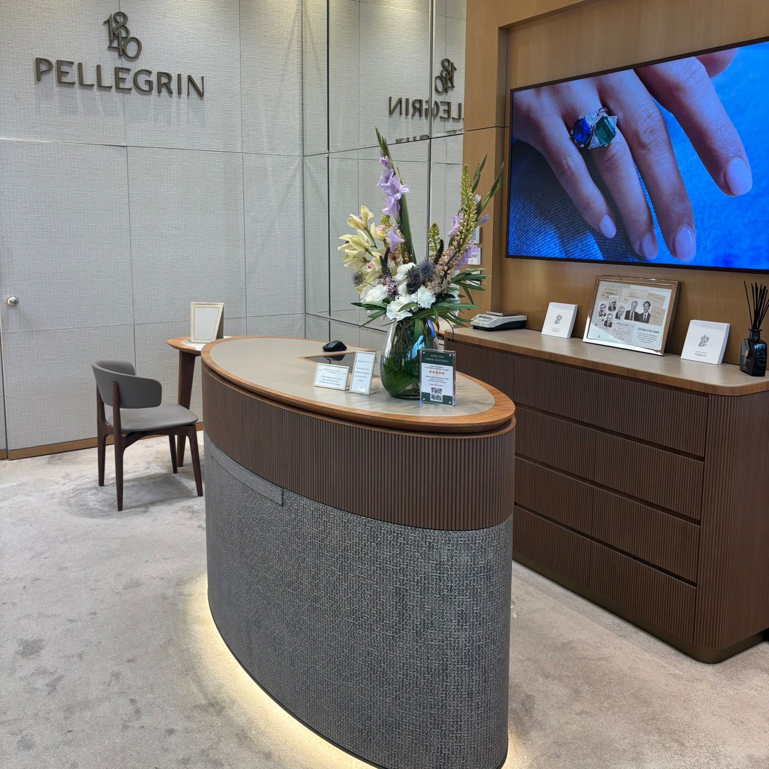 intérieur de la boutique pellegrin aux terrasses du port 