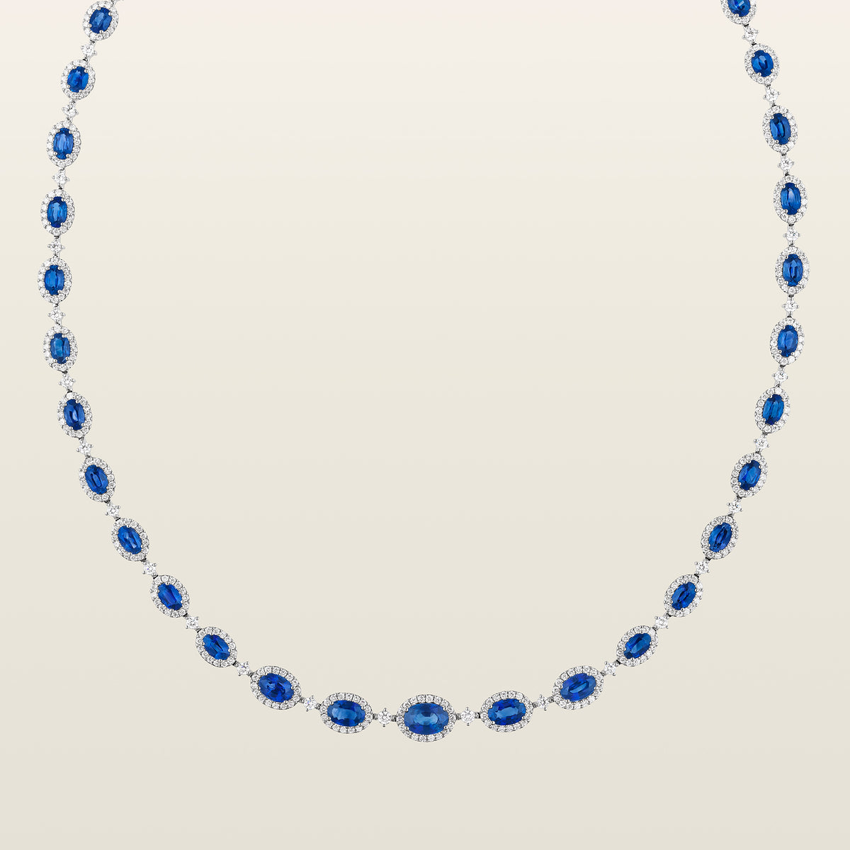 Collier Rivière saphirs et diamants, saphirs ovales bleus entourés de diamants, vu de face