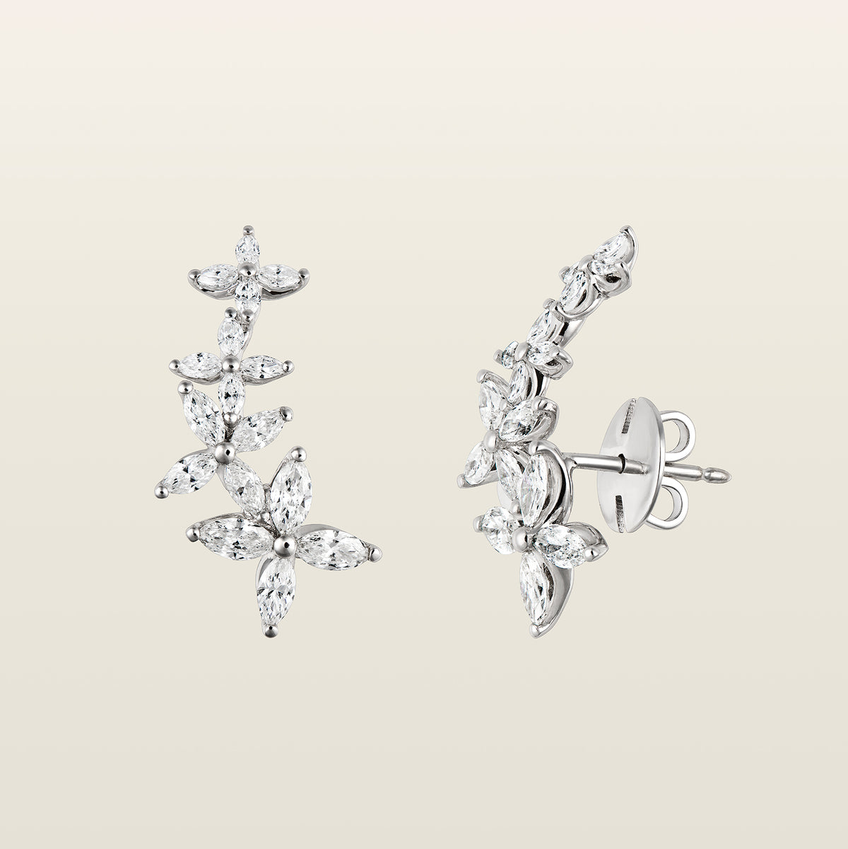 Boucles d’oreilles Chance, diamants taille marquise en fleurs, vues de face et de profil
